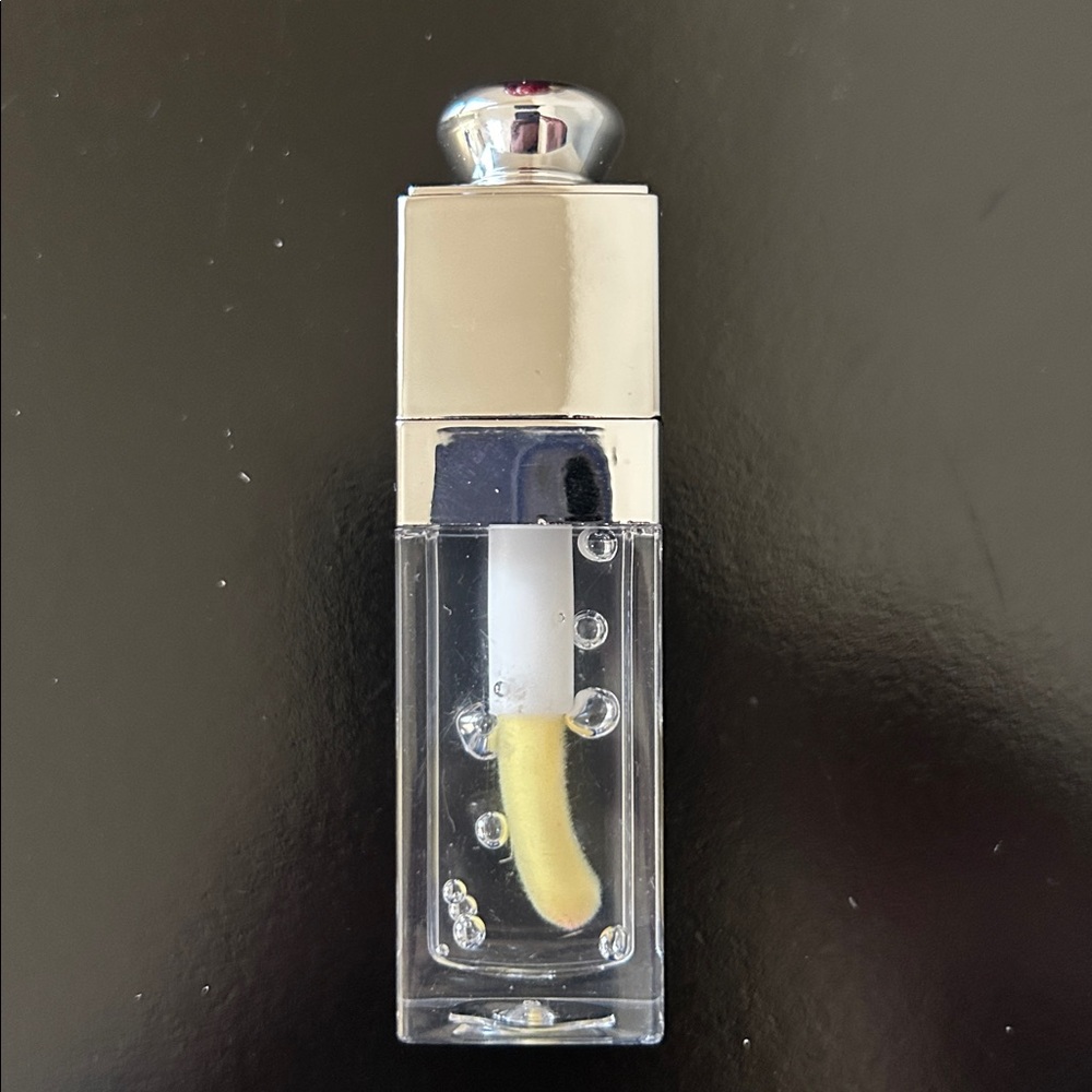 Moc Allure Clear Lip Gloss with Silver Cap - Picture 6 of 11